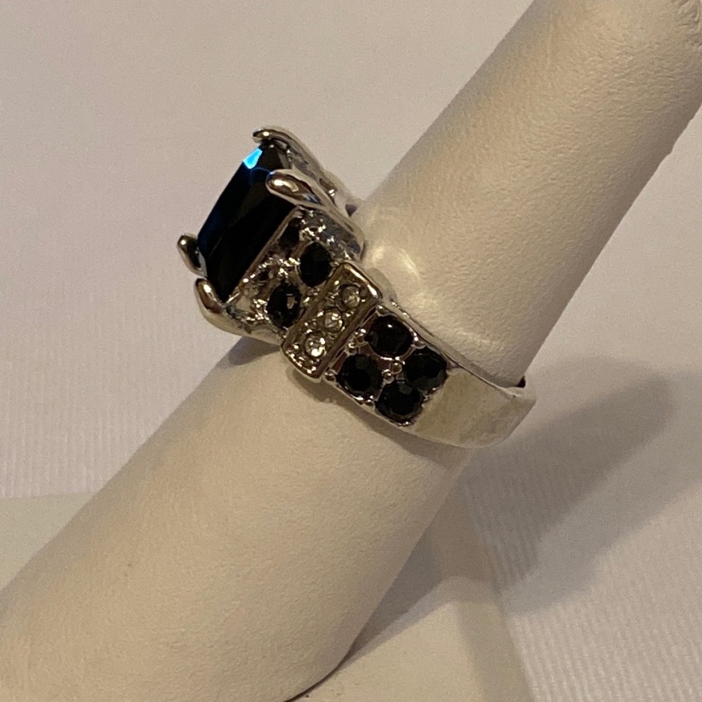 Silver Tone Black Gem Ring, Size 6 - Picture 3 of 5